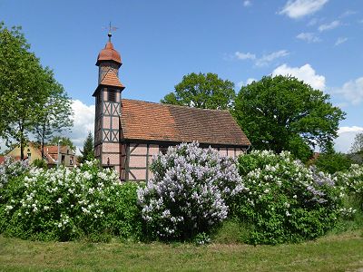 Roddaner Kirche im Frühling