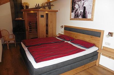 Schlafzimmer mit Infrarotkabine